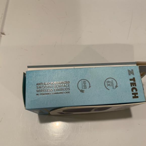 NWT Rubberized wireless headphones w charging case - Picture 8 of 10